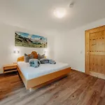 Ganahl Tatil Evi